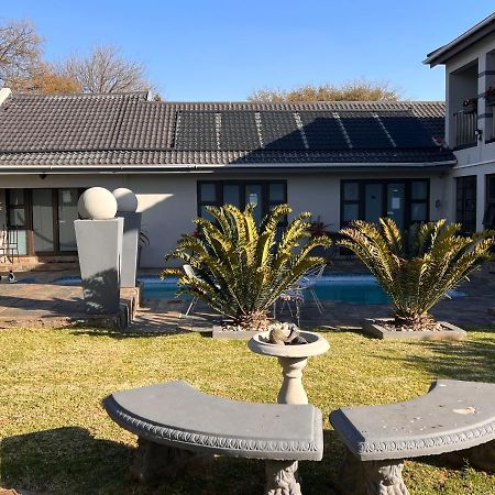 2 Op Terblanche Guesthouse Boksburg Eksteriør billede