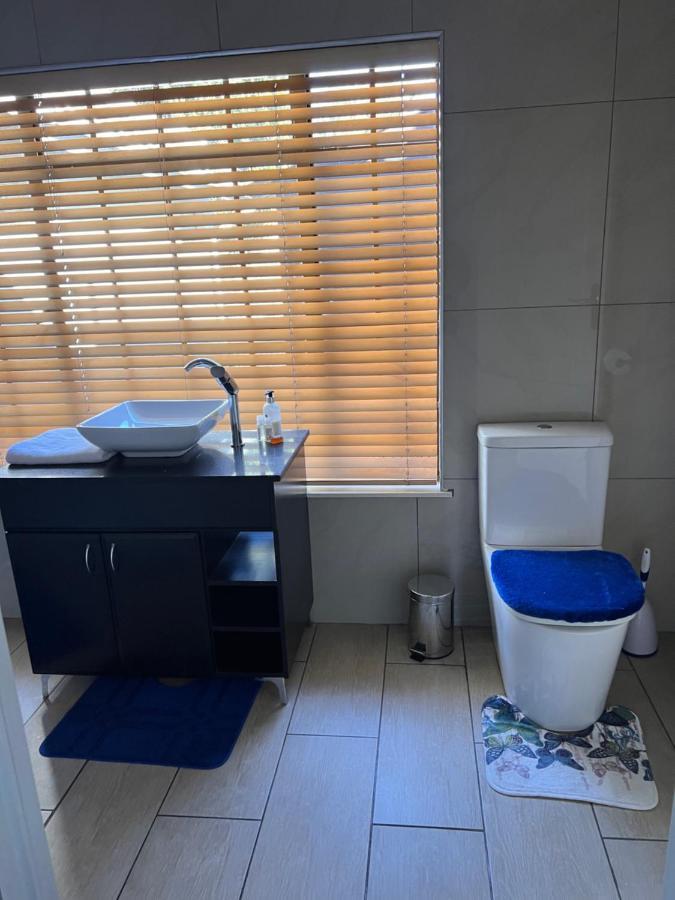 2 Op Terblanche Guesthouse Boksburg Eksteriør billede