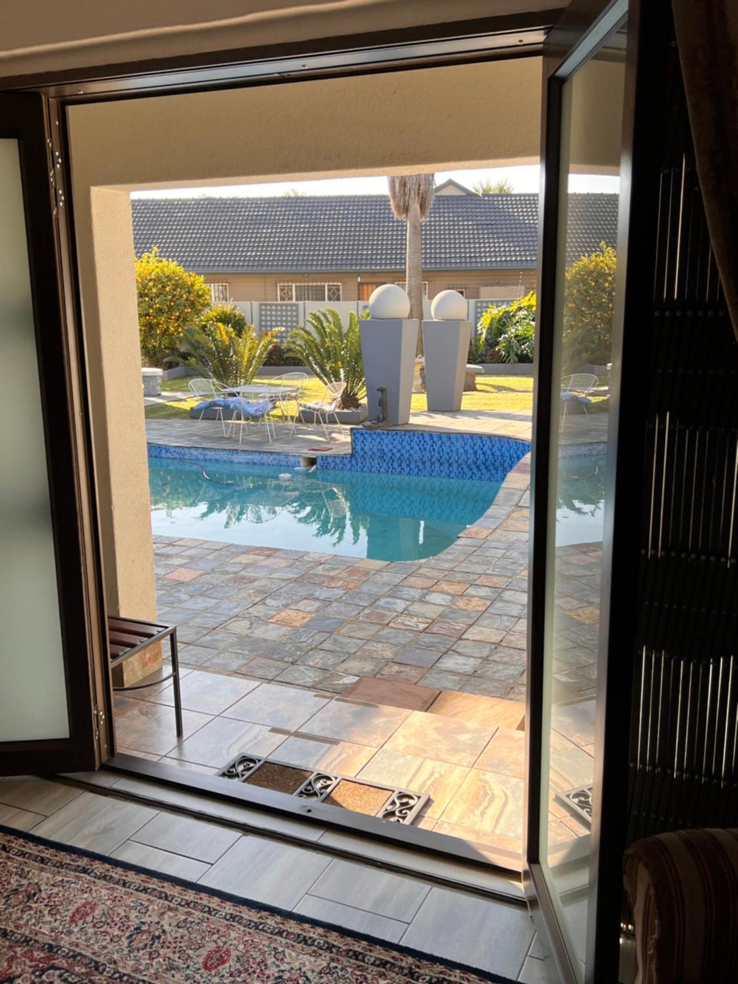 2 Op Terblanche Guesthouse Boksburg Eksteriør billede
