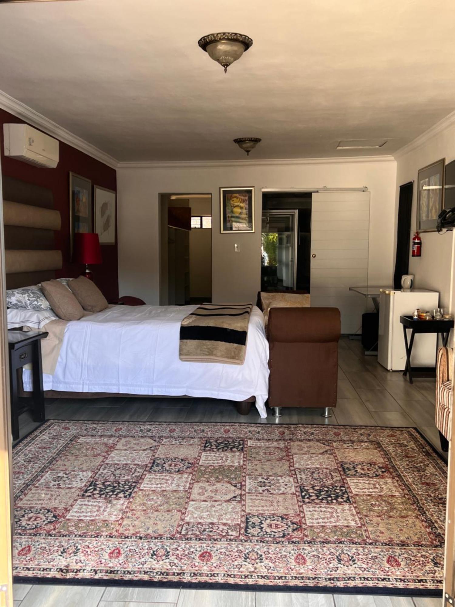 2 Op Terblanche Guesthouse Boksburg Eksteriør billede
